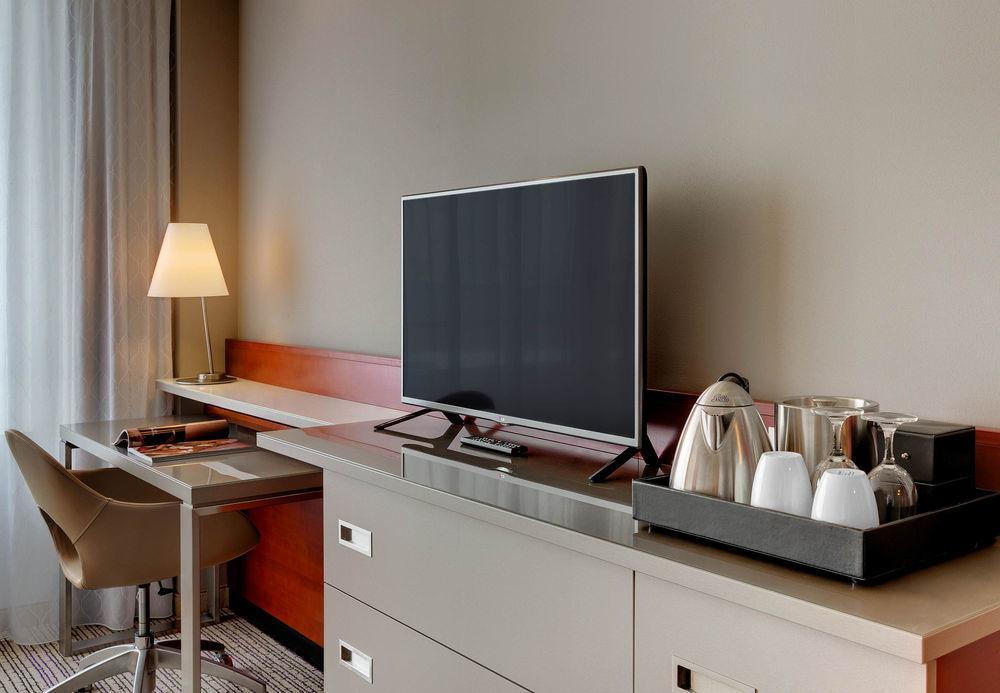 Courtyard By Marriott Zurich North Hotell Exteriör bild