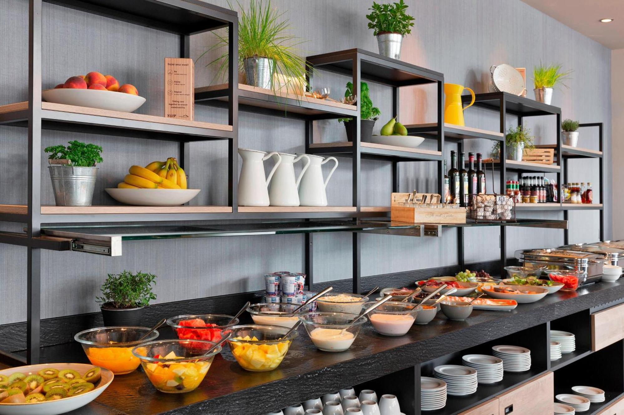 Courtyard By Marriott Zurich North Hotell Exteriör bild