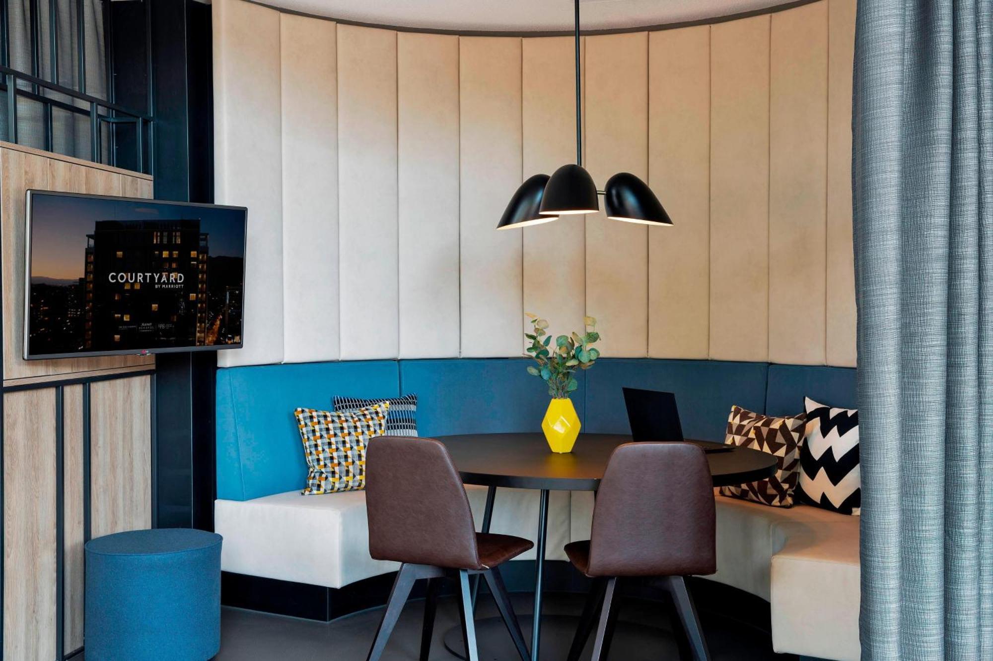Courtyard By Marriott Zurich North Hotell Exteriör bild