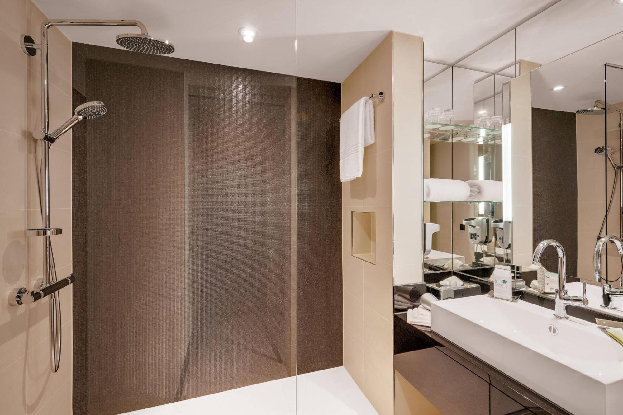 Courtyard By Marriott Zurich North Hotell Exteriör bild