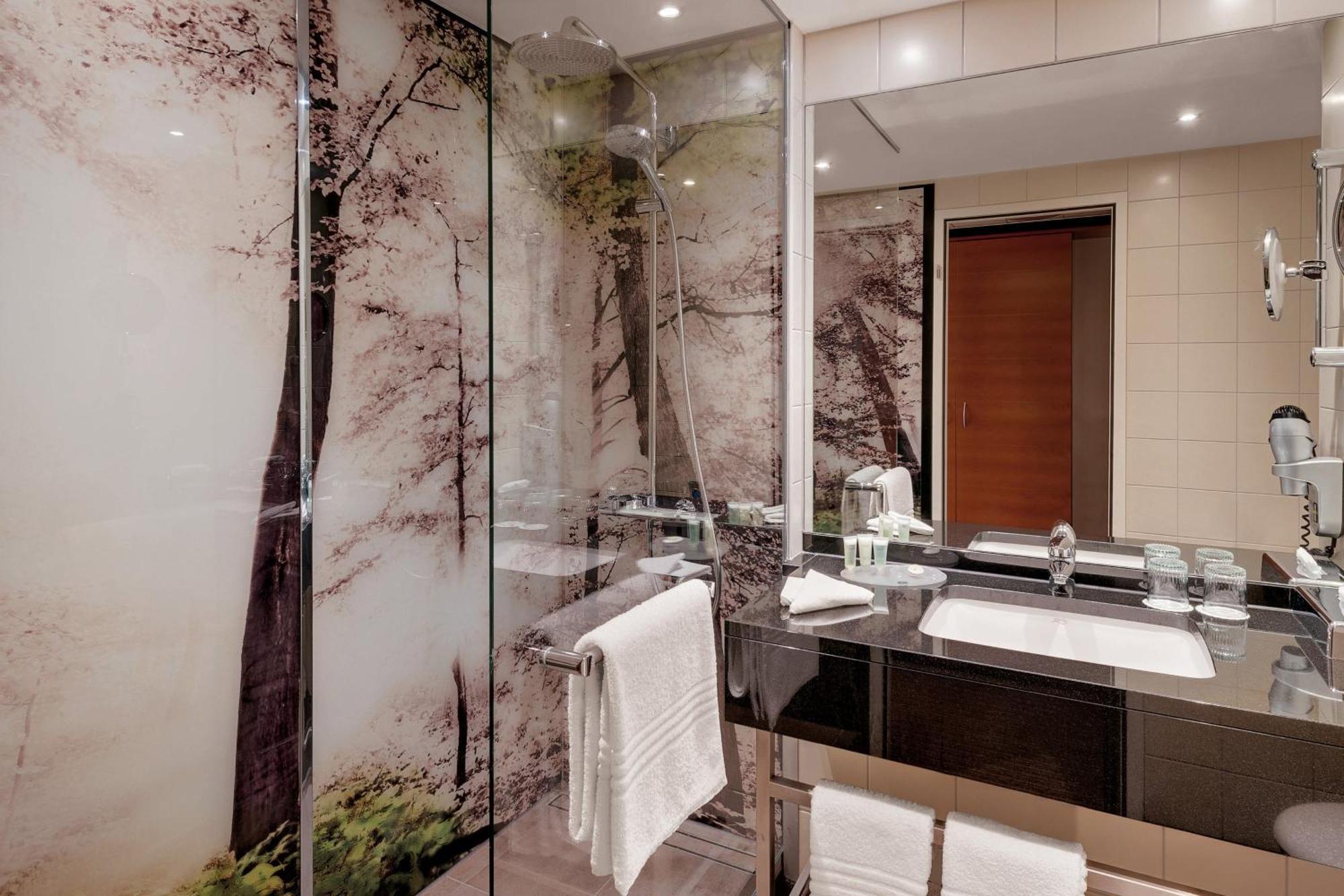 Courtyard By Marriott Zurich North Hotell Exteriör bild