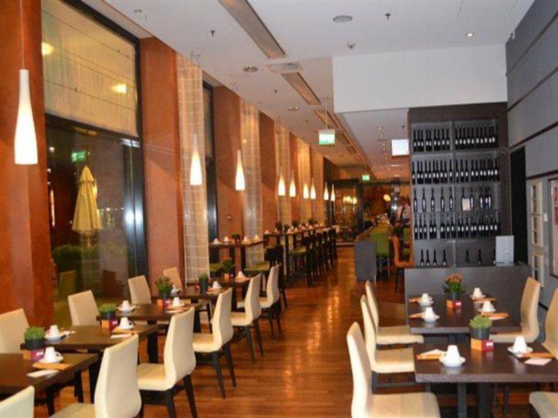 Courtyard By Marriott Zurich North Hotell Exteriör bild